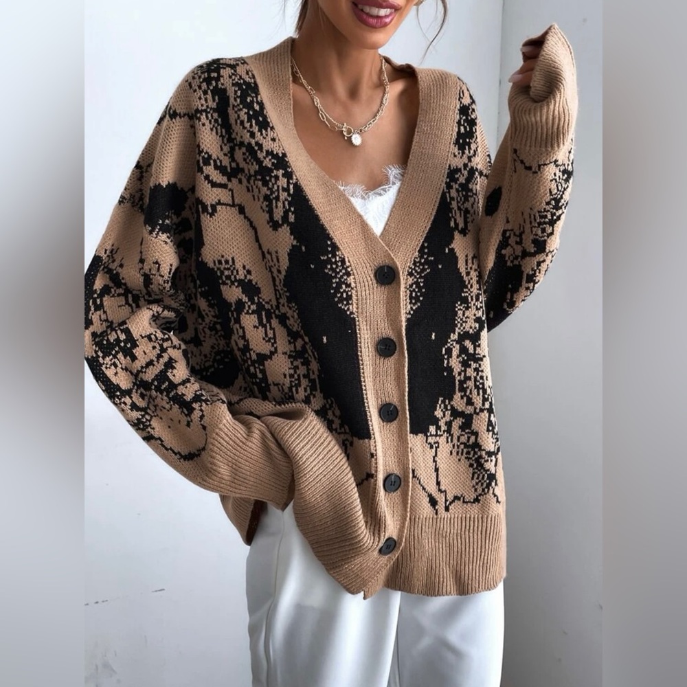 Graphic Oversized Cardigan - Picture 2 of 3
